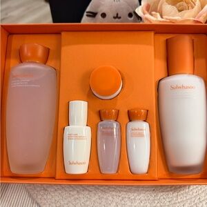 Sulwhasoo's "award-winning” 6 piece set - Essential Comfort Care Routine